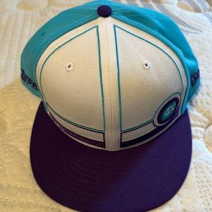 Men’s Cubs baseball hat. Perfect condition. Topps special edition